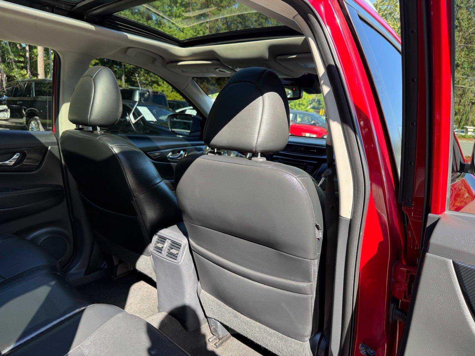 Used 2017 Nissan Rogue SL w/ SL Premium Package FWD image 25
