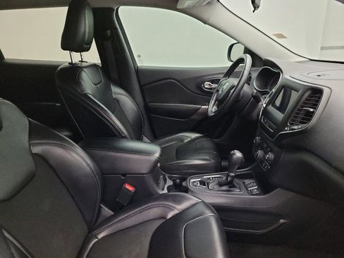 Used 2019 Jeep Cherokee Latitude Plus FWD image 21