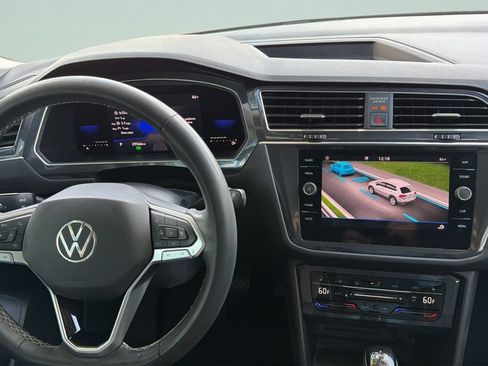 Certified 2022 Volkswagen Tiguan SE FWD image 18