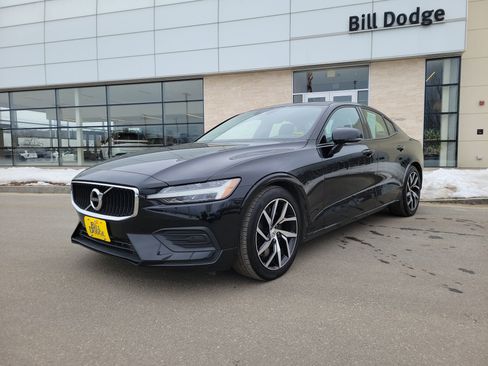 Used 2019 Volvo S60 T6 Momentum w/ Premium Package image 1