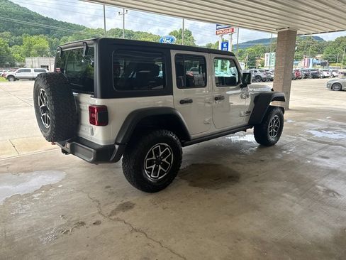 Used 2026 Jeep Wrangler Unlimited Rubicon AWD/4WD image 4