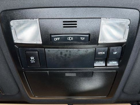 Used 2016 Toyota Tacoma TRD Sport w/ Premium & Technology Package image 18