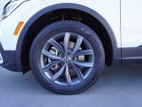 Used 2023 Volkswagen Tiguan SE image 23