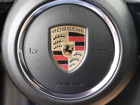 Used 2025 Porsche Macan image 37