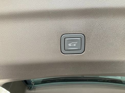 New 2026 GMC Yukon XL Elevation image 17