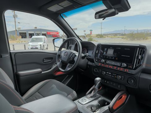 Used 2026 Nissan Frontier PRO-4X AWD/4WD image 9