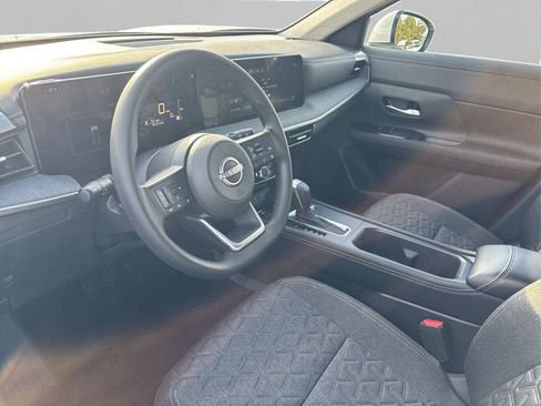 Used 2025 Nissan Kicks SV image 9