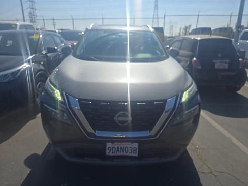 Used 2022 Nissan Rogue SV w/ SV Premium Package FWD image 2