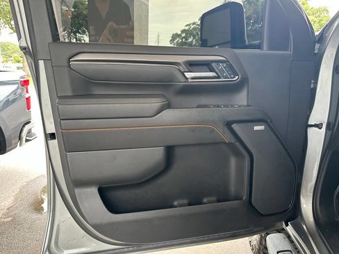 Used 2025 GMC Sierra 2500 AT4 w/ AT4 Premium Plus Package AWD/4WD image 11