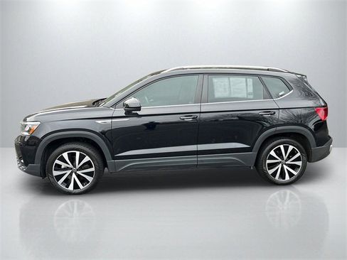 Used 2022 Volkswagen Taos SE image 4