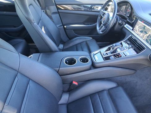 Used 2019 Porsche Panamera 4 image 32