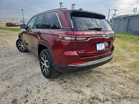Used 2024 Jeep Grand Cherokee Limited AWD/4WD image 6