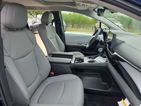 New 2026 Toyota Sienna XLE image 10