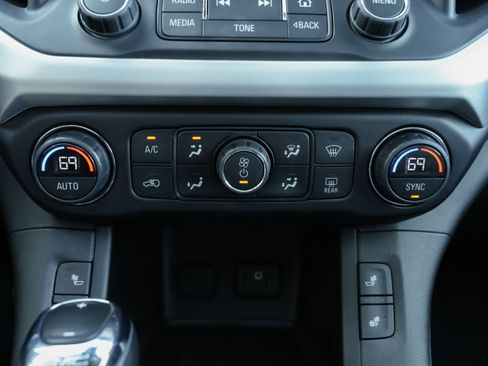 Used 2019 GMC Acadia SLT w/ LPO, Floor Liner Package AWD/4WD image 16
