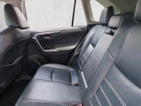Used 2020 Toyota RAV4 XLE Premium FWD image 19