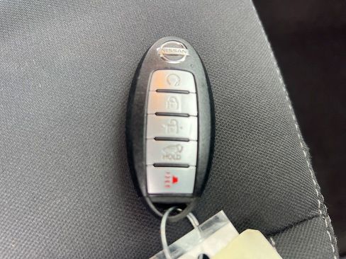 Used 2019 Nissan Titan SV w/ SV Convenience Package image 23