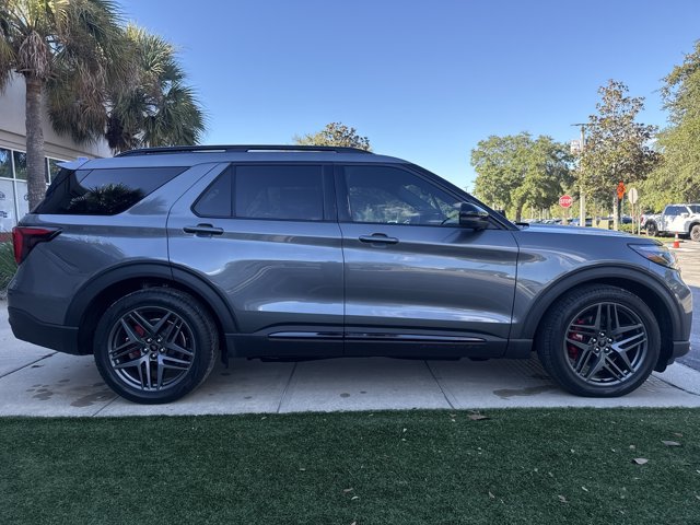 Certified 2025 Ford Explorer ST AWD/4WD image 2