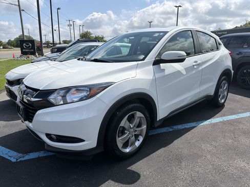 Used 2017 Honda HR-V EX image 4