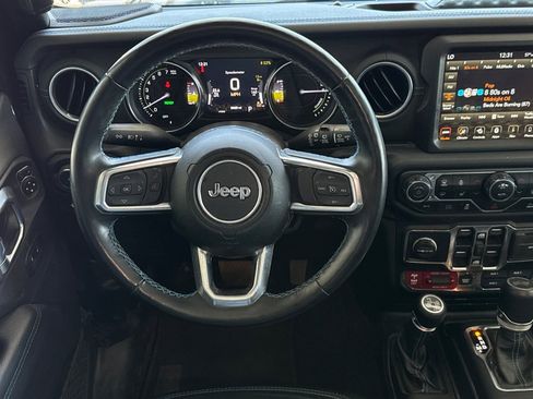 Used 2022 Jeep Wrangler Unlimited Rubicon 4xe w/ Cold Weather Group AWD/4WD image 17