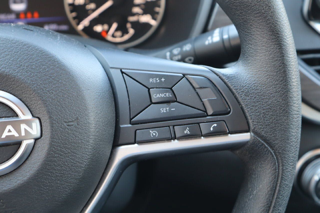 Used 2025 Nissan Altima 2.5 SV FWD image 13
