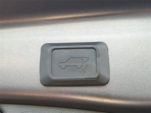 Used 2021 Toyota RAV4 Limited image 13