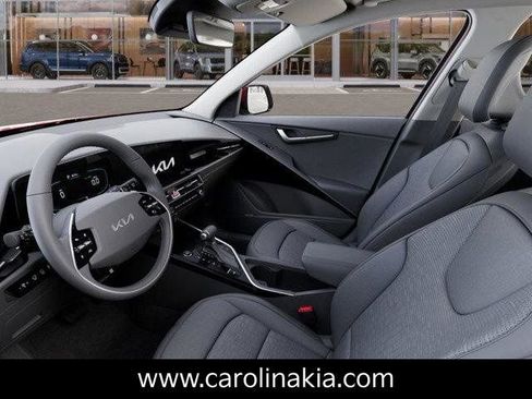 New 2025 Kia Niro SX image 18