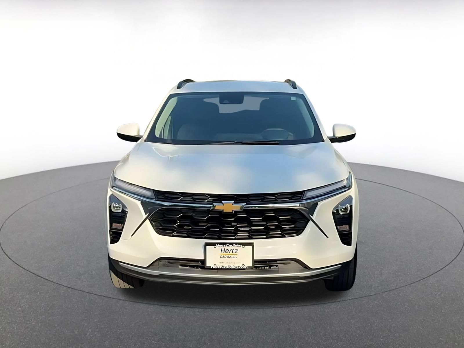 Used 2025 Chevrolet Trax LT FWD image 4