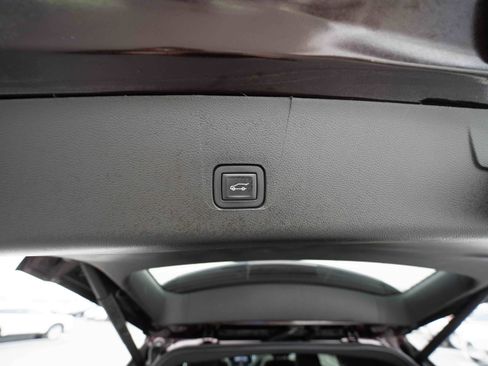 Used 2023 Chevrolet Traverse LT image 29