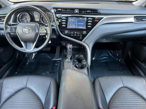 Certified 2018 Toyota Camry SE w/ Moonroof Package FWD image 3