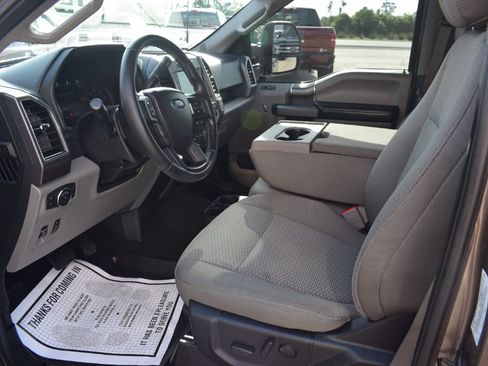 Used 2019 Ford F150 XLT w/ Equipment Group 302A Luxury AWD/4WD image 9