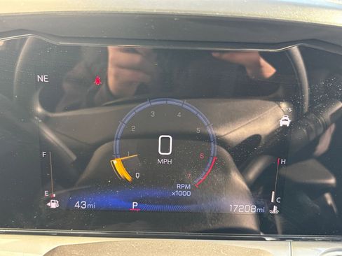 Used 2025 Chevrolet Trax LT image 40