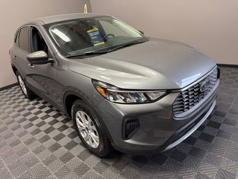 Used 2023 Ford Escape Active AWD/4WD image 2