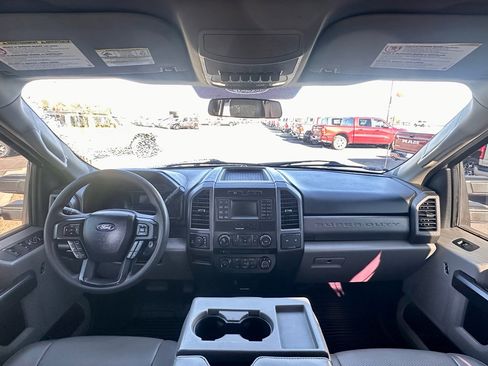 Used 2018 Ford F250 XL w/ Power Equipment Group image 18