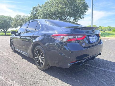 Used 2021 Toyota Camry SE FWD image 5