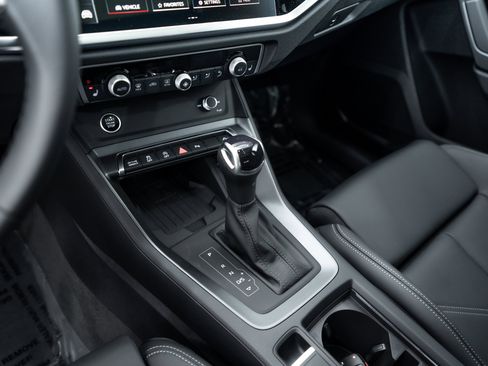 New 2025 Audi Q3 2.0T Premium image 11