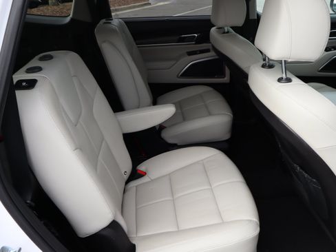 Used 2022 Kia Telluride EX w/ EX Premium Package AWD/4WD image 36