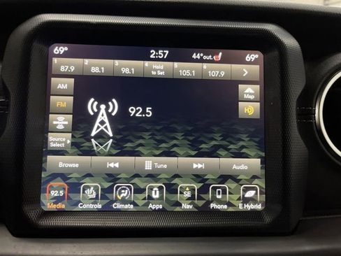 Used 2023 Jeep Wrangler Unlimited Sahara w/ Cold Weather Group image 17