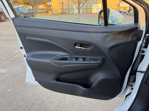 Used 2025 Nissan Versa SV image 20