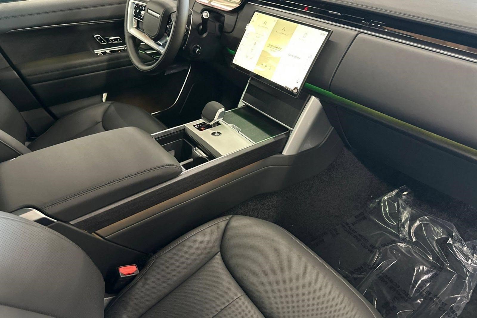 New 2026 Land Rover Range Rover Long Wheelbase SE AWD/4WD image 30