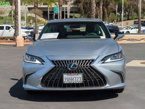 Used 2025 Lexus ES 300h 300h image 2