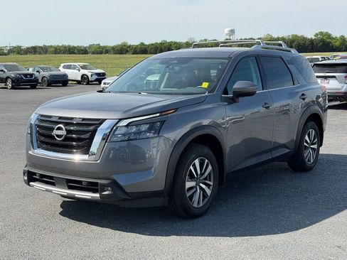 Used 2025 Nissan Pathfinder SL w/ Cargo Package image 10