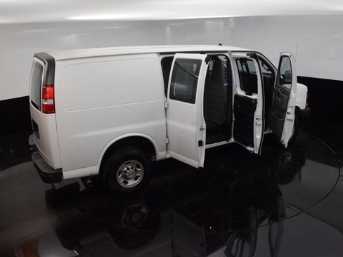 Used 2022 Chevrolet Express 2500 w/ Driver Convenience Package image 37