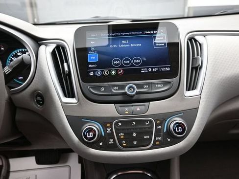 Used 2025 Chevrolet Malibu LT FWD image 10