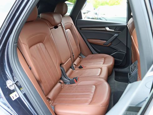 Used 2019 Audi Q5 2.0T Premium Plus w/ Premium Plus Package AWD/4WD image 34