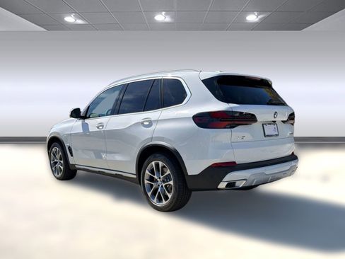 New 2026 BMW X5 sDrive40i w/ Executive Package RWD image 3