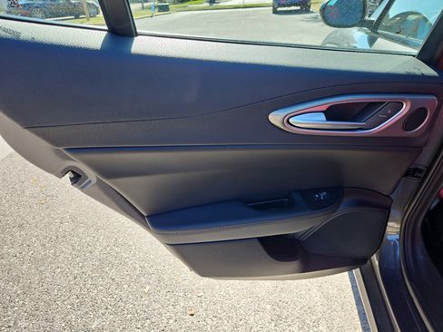 Used 2024 Alfa Romeo Giulia Veloce image 9
