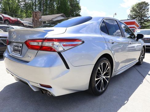 Used 2018 Toyota Camry SE w/ Convenience Package FWD image 7
