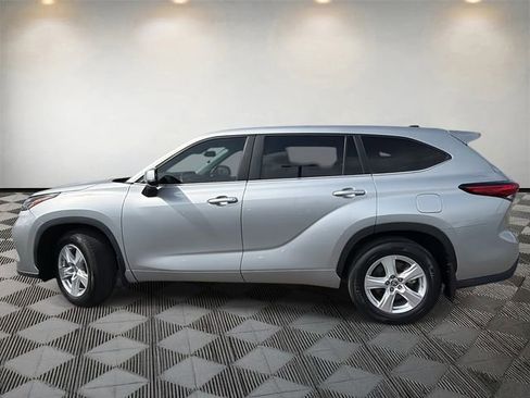 Used 2023 Toyota Highlander L image 8