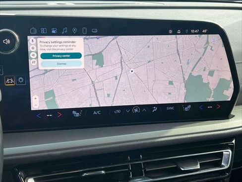 Used 2025 Chevrolet Traverse LT w/ Driver Confidence Package image 32