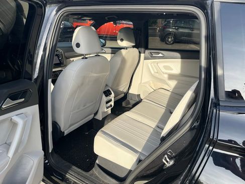 Used 2024 Volkswagen Tiguan SE R-Line w/ MDO Package, Two-Row AWD/4WD image 8